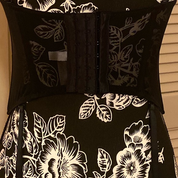 Black with Pink Rose Embroidered Bustier Corset Size 36C - Picture 5 of 7